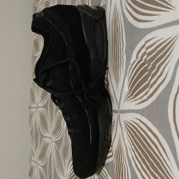 Shoes - Picture 4 of 8